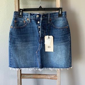 Levi’s premium high rise skirt